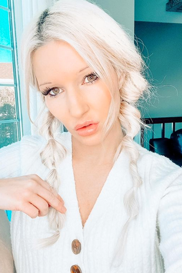 Amelie wearing our 16" X-Treme Ash Blonde